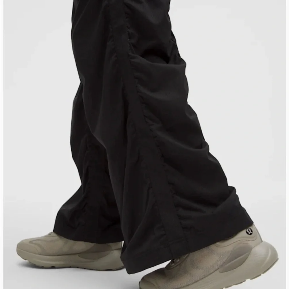 🆕 Lululemon Ruched Wide-Leg High-Rise Pant size S, black - Picture 9 of 9